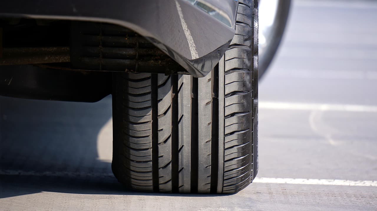 Close-up of a car tyre and its tread